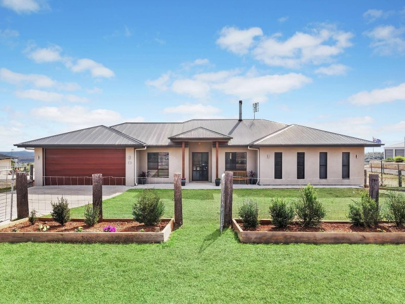 43 Hilltop Drive, Gowrie Junction QLD 4352