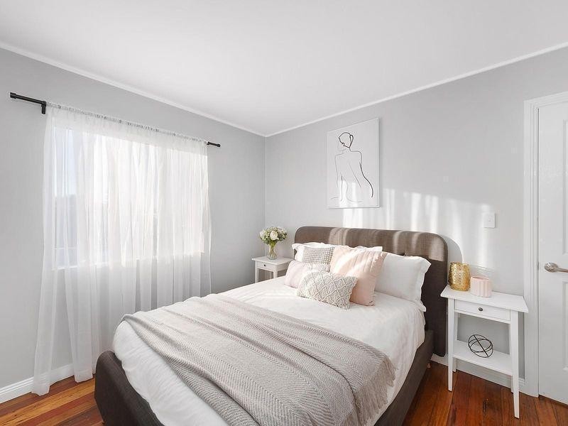 6 Reginald Street, Mount Lofty QLD 4350