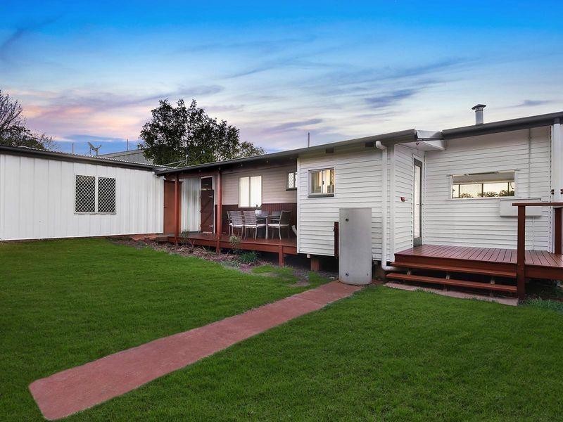 6 Reginald Street, Mount Lofty QLD 4350