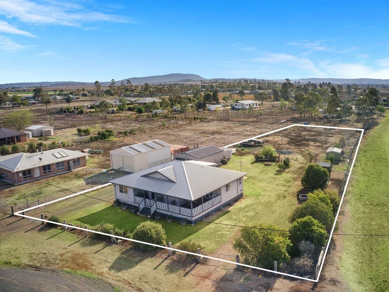 26 Railway Street, Cambooya QLD 4358