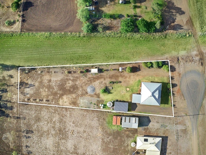 26 Railway Street, Cambooya QLD 4358