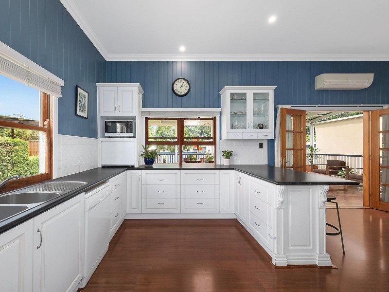 194 Campbell Street, Newtown QLD 4350