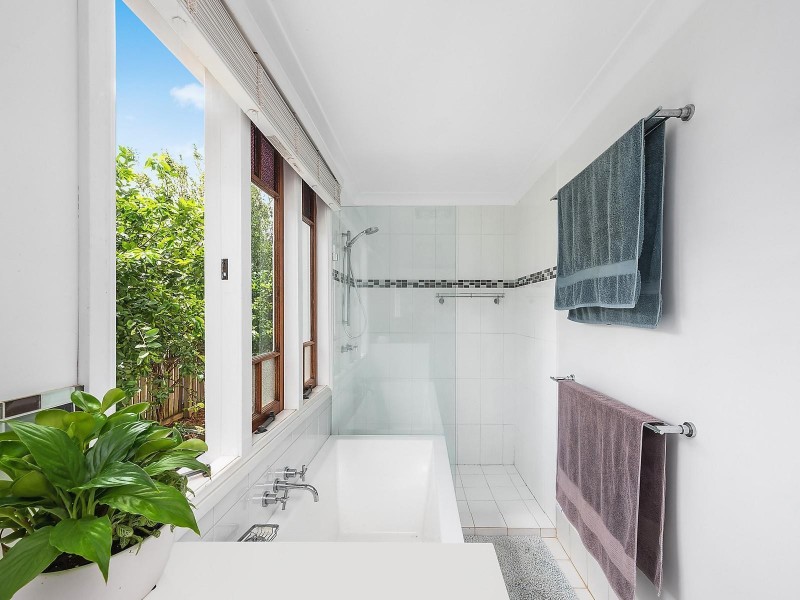 194 Campbell Street, Newtown QLD 4350