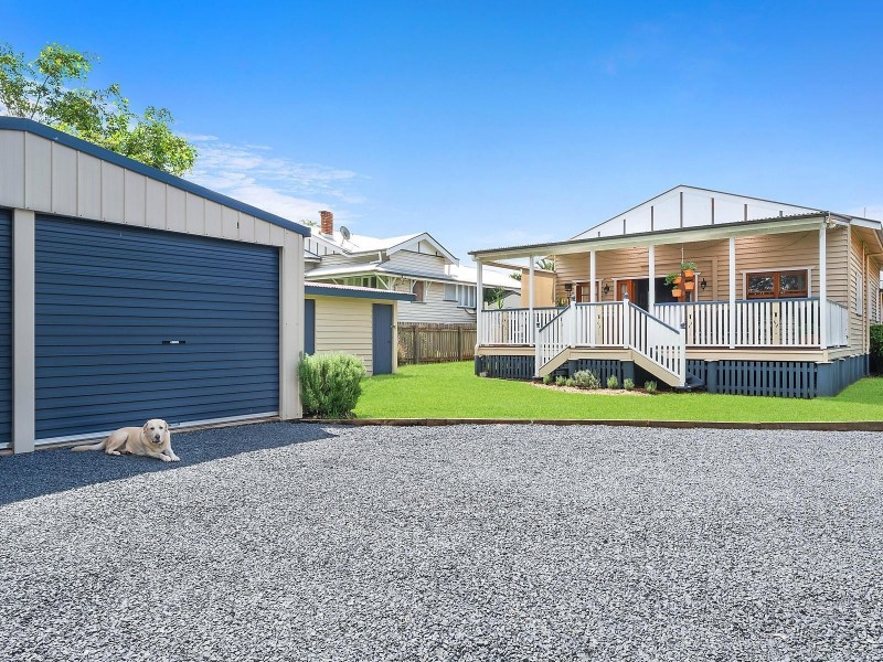 194 Campbell Street, Newtown QLD 4350
