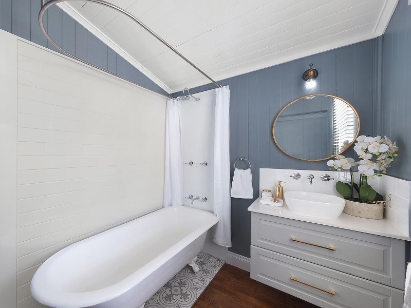 77 Bridge Street, Mount Lofty QLD 4350