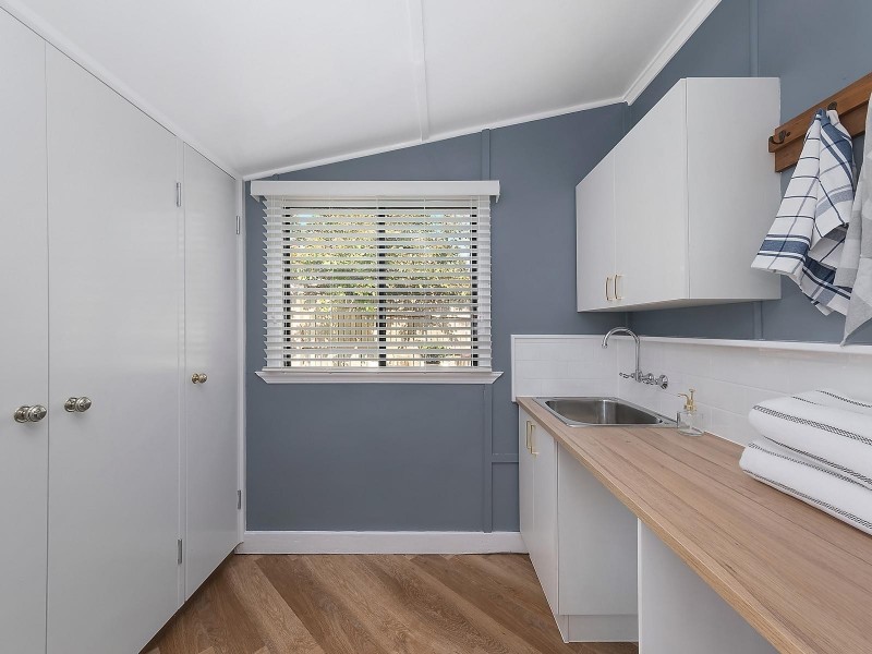 77 Bridge Street, Mount Lofty QLD 4350