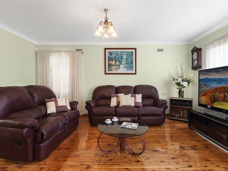 42 Thomas Street, Lake Illawarra NSW 2528