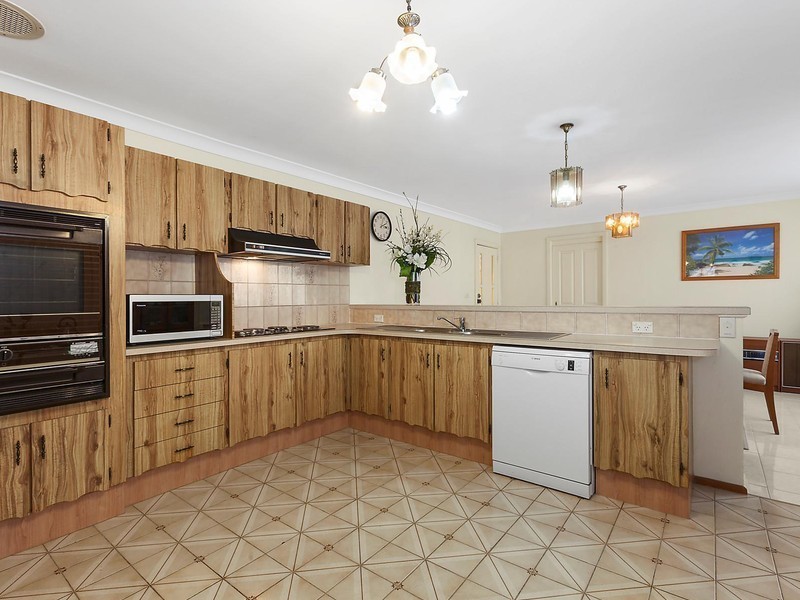 42 Thomas Street, Lake Illawarra NSW 2528