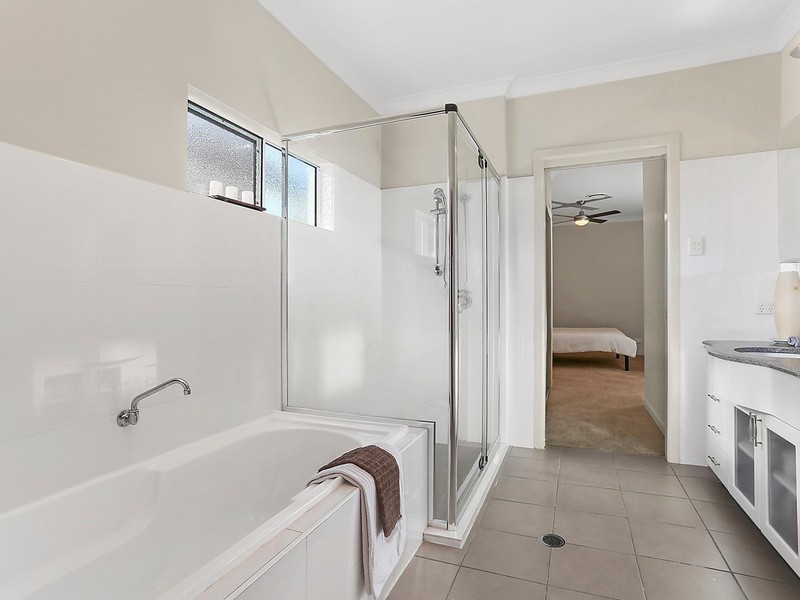 17 Rigby Street, Wooloowin QLD 4030