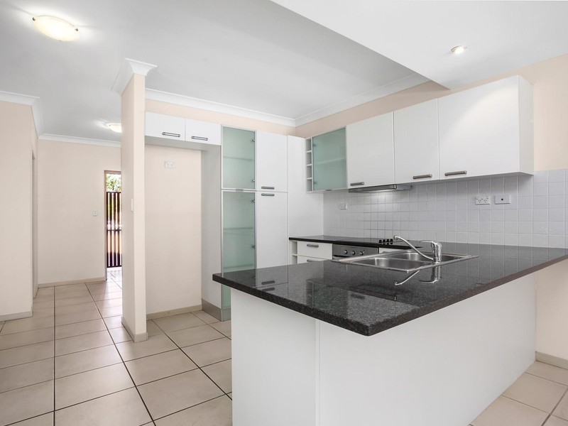 2/92 Nudgee Road, Hamilton QLD 4007