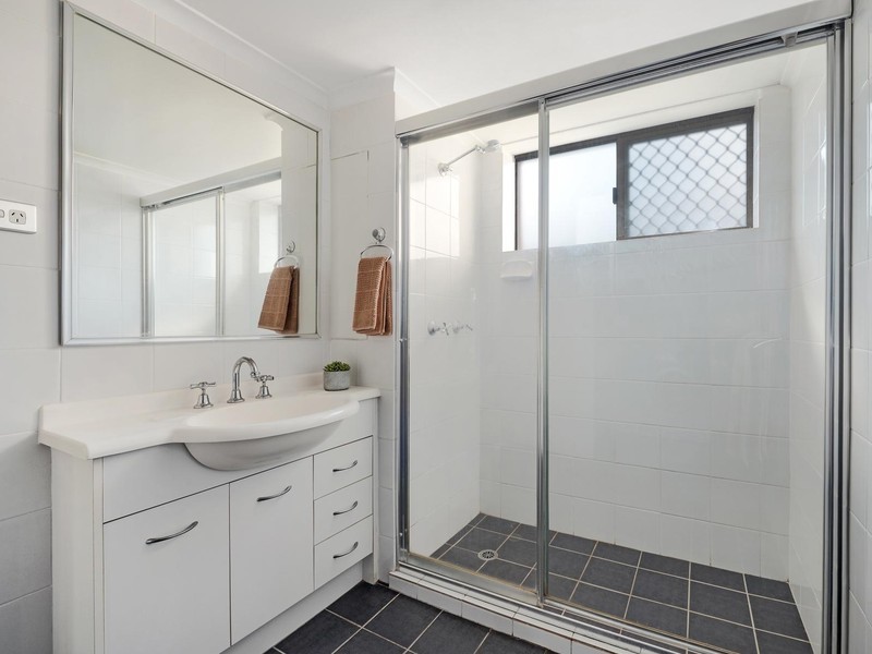 2/49 Victoria Terrace, Gordon Park QLD 4031