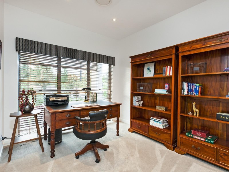 155 Hawken Drive, St Lucia QLD 4067