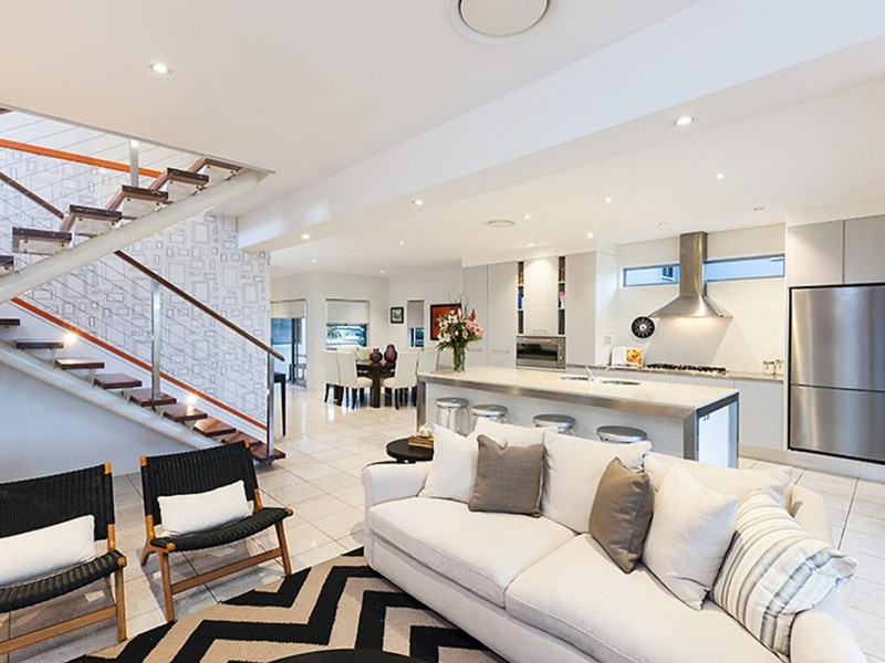 155 Hawken Drive, St Lucia QLD 4067