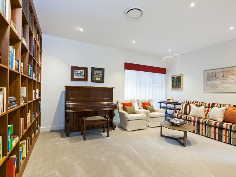 155 Hawken Drive, St Lucia QLD 4067