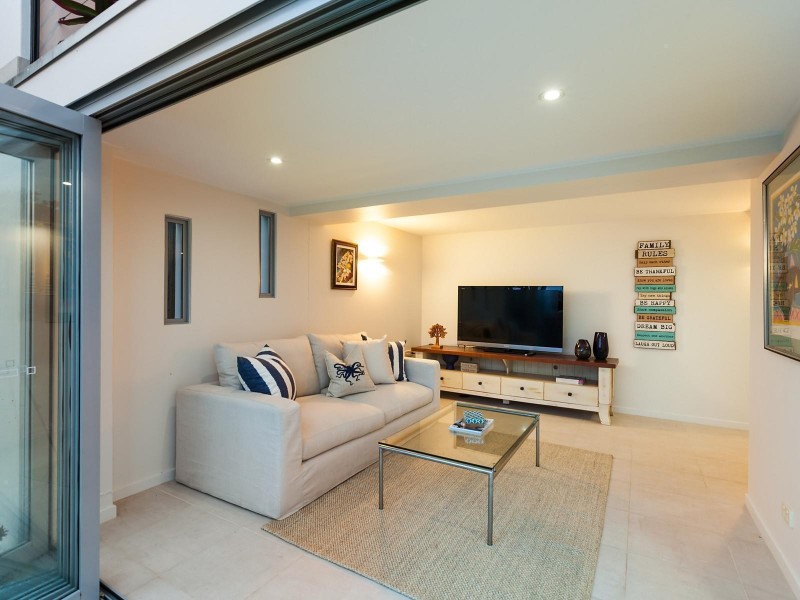 155 Hawken Drive, St Lucia QLD 4067