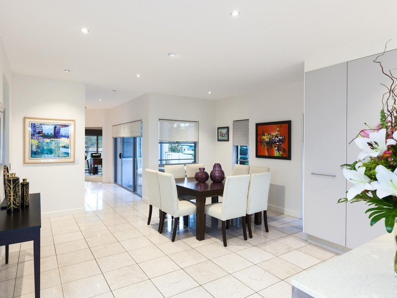 155 Hawken Drive, St Lucia QLD 4067