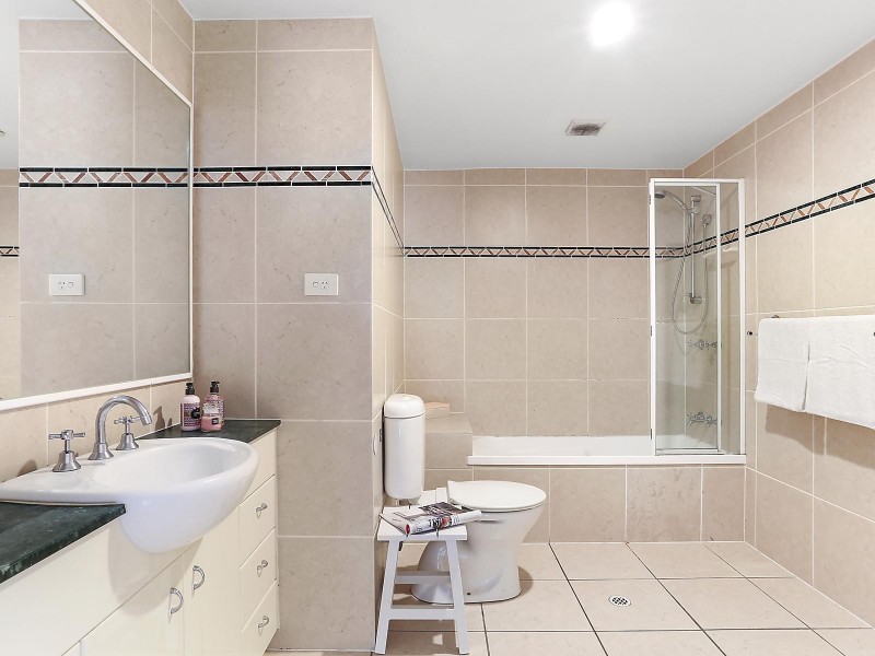 8/49 Racecourse Road, Hamilton QLD 4007