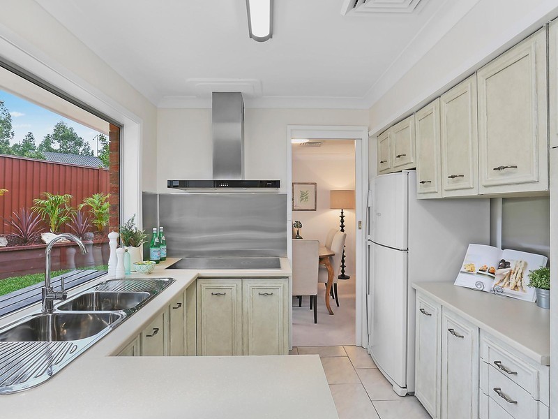15 Hutchins Crescent, Kings Langley NSW 2147