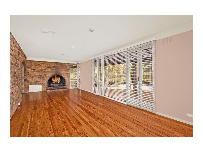 2 Lowry Crescent, St Ives NSW 2075