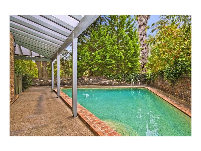 2 Lowry Crescent, St Ives NSW 2075