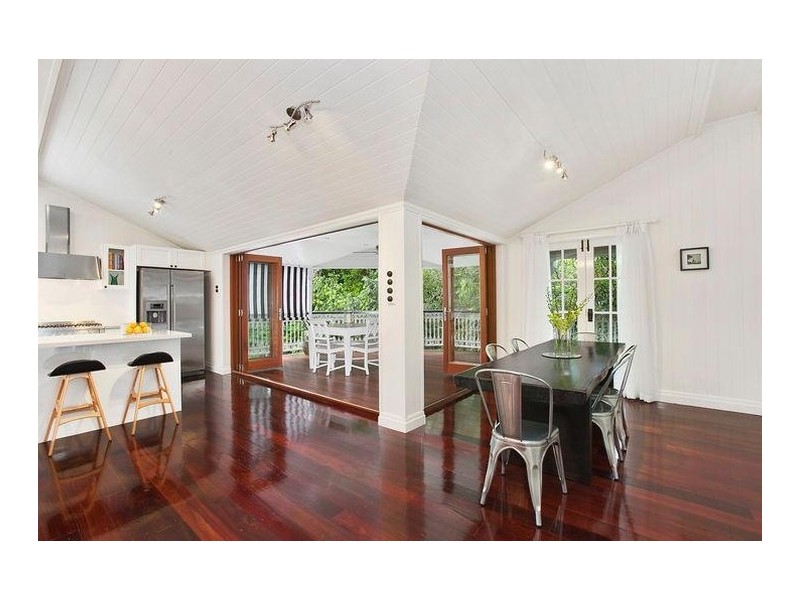 105 Barton Road, Hawthorne QLD 4171