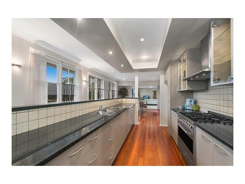 68 Wylie Avenue, Coorparoo QLD 4151