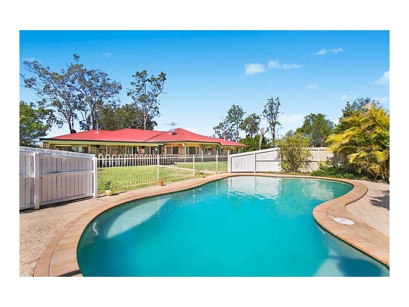 15 Bushland Place, Morayfield QLD 4506