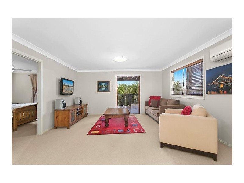 17 Parooba Avenue, Camp Hill QLD 4152