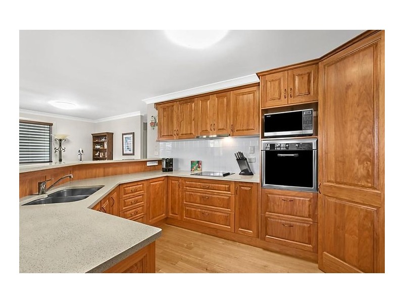 17 Parooba Avenue, Camp Hill QLD 4152