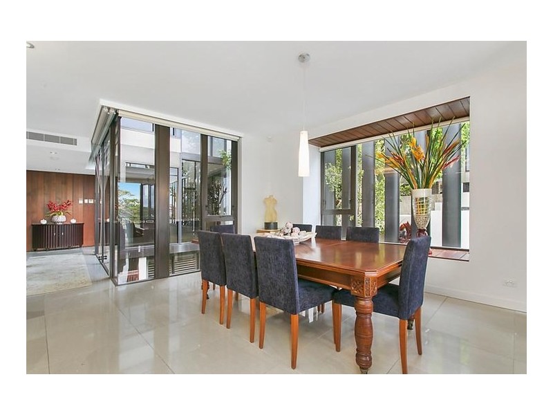 90 Wynnum Road, Norman Park QLD 4170