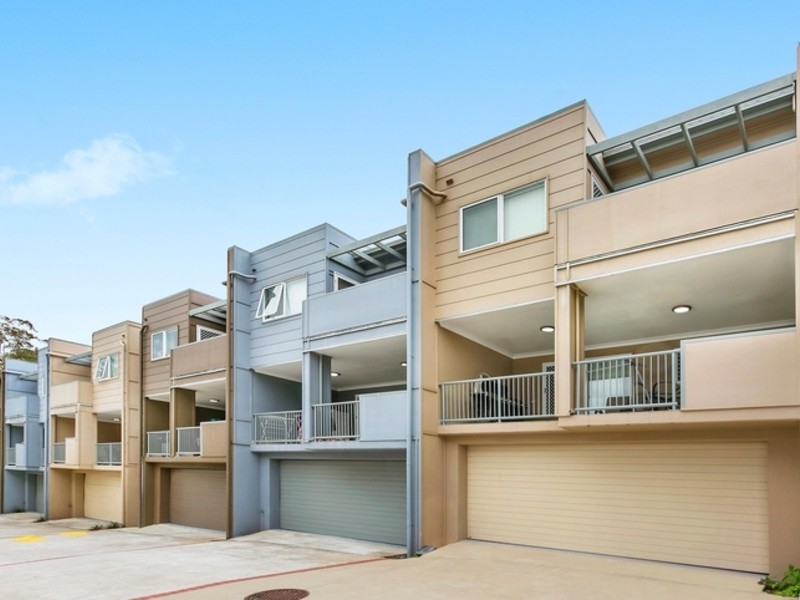 18/108 Nicholson Street, Greenslopes QLD 4120