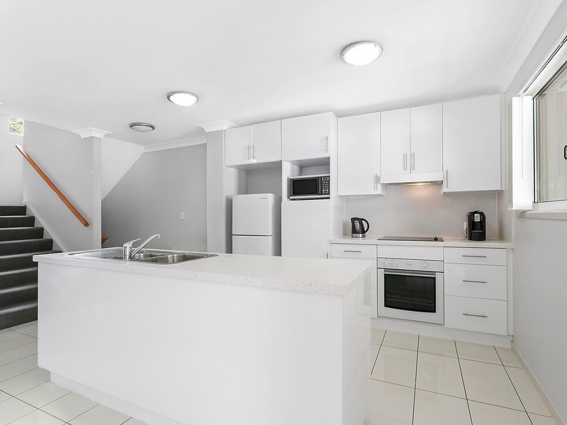 18/108 Nicholson Street, Greenslopes QLD 4120