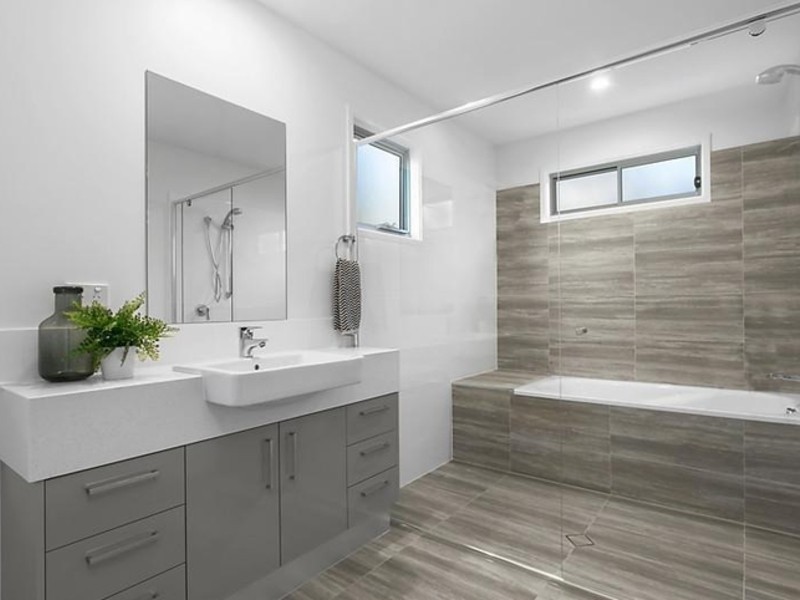47 Thackeray Street, Norman Park QLD 4170