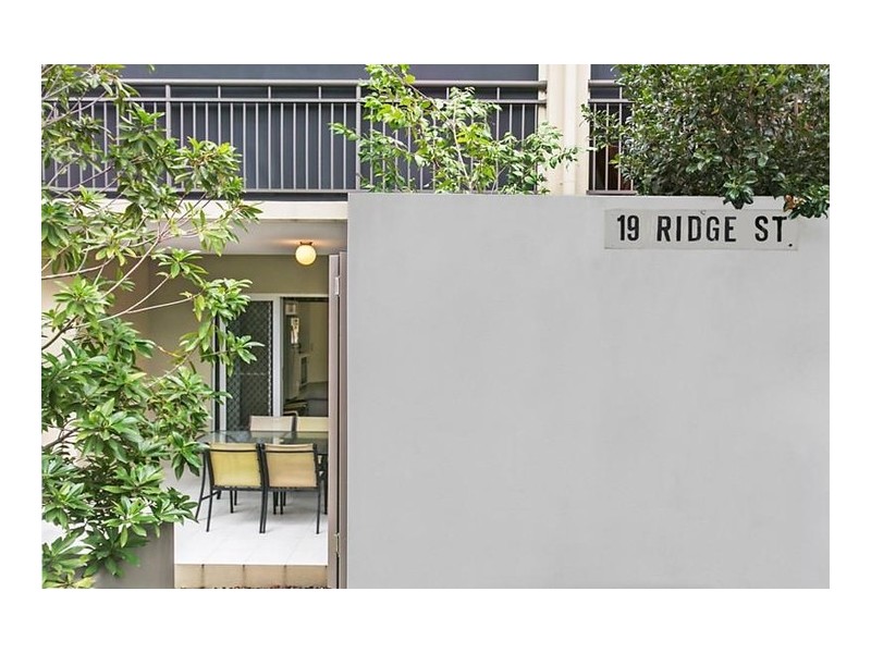 2/19 Ridge Street, Greenslopes QLD 4120