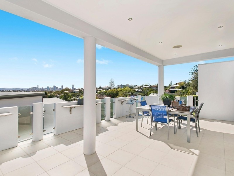 25 Sylvia Street, Camp Hill QLD 4152