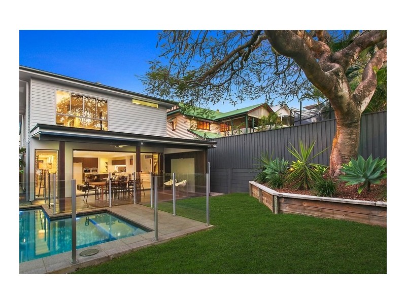 36 Philip Street, Hawthorne QLD 4171