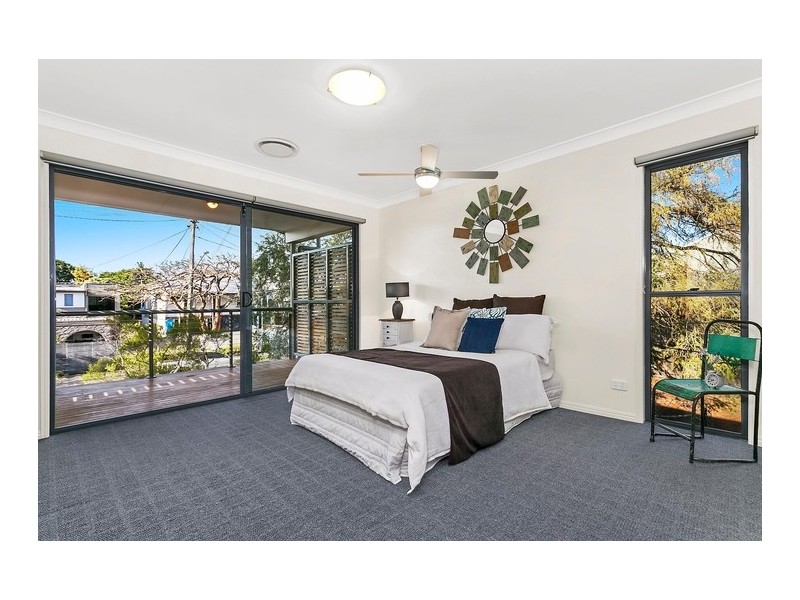 40 Barton Road, Hawthorne QLD 4171