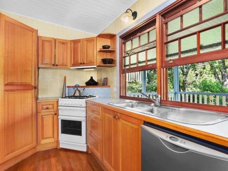 22 Brown Street, Camp Hill QLD 4152