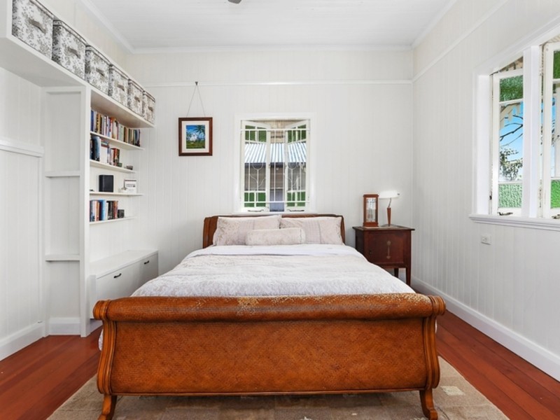 22 Brown Street, Camp Hill QLD 4152