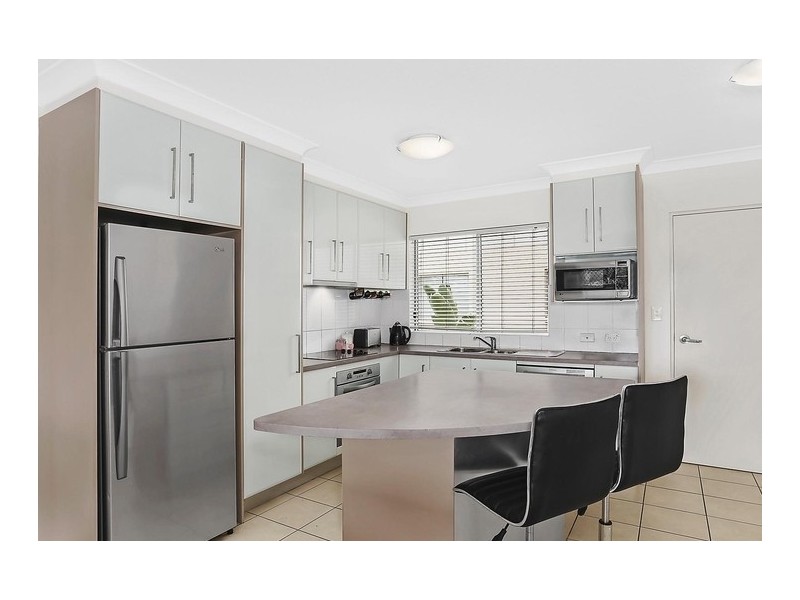 6/298 Cavendish Road, Coorparoo QLD 4151