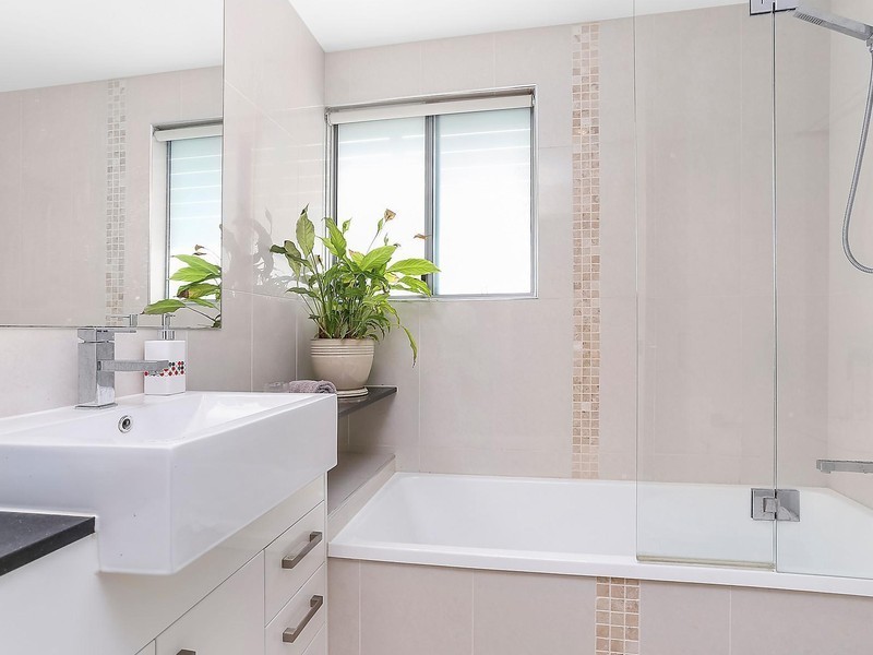 10/215 Wellington Road, East Brisbane QLD 4169