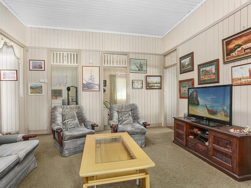 18 Hipwood Street, Norman Park QLD 4170