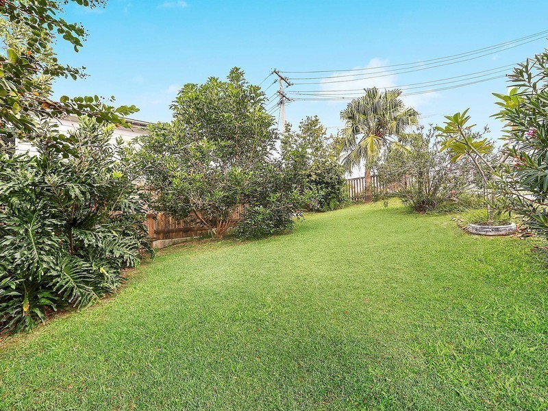 18 Hipwood Street, Norman Park QLD 4170