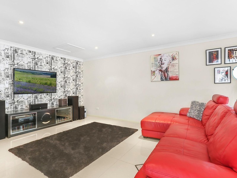 3 Oakley Street, Carindale QLD 4152