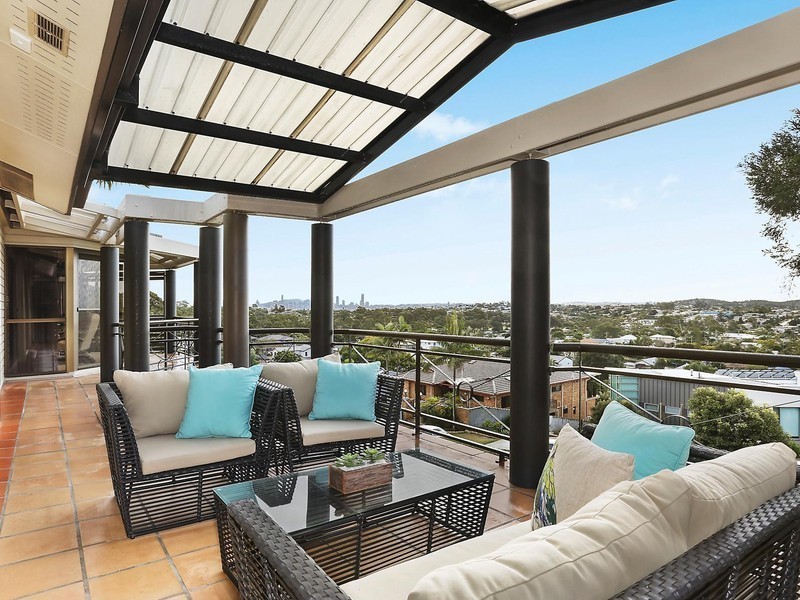 1 Pine Mountain Court, Carina Heights QLD 4152