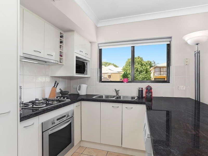 2/15 Eskgrove Street, East Brisbane QLD 4169