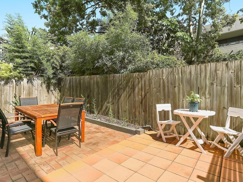 2/15 Eskgrove Street, East Brisbane QLD 4169