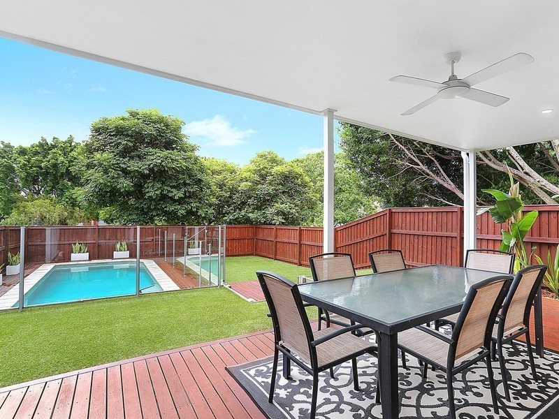 16 Johnston Street, Bulimba QLD 4171