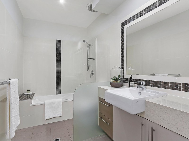 2/10 Carntyne Street, Morningside QLD 4170