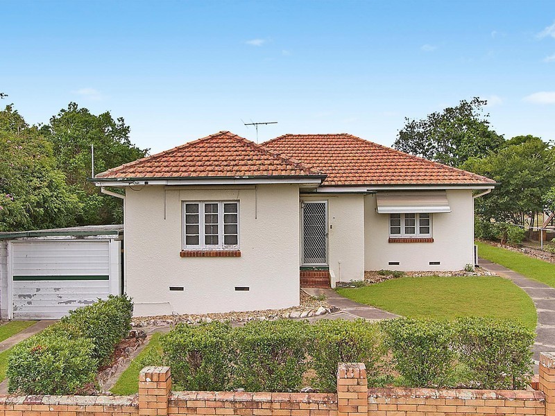 81 Morehead Avenue, Norman Park QLD 4170